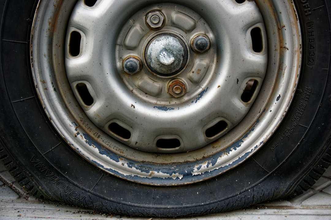 close-up-of-a-worn-car-tire-and-rim-f8ewemph60y